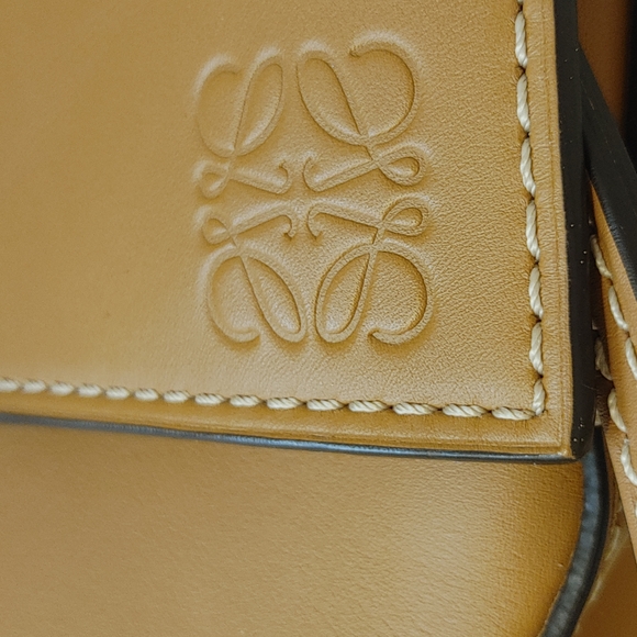 Loewe Large Puzzle Edge In Tan - Picture 6 of 15